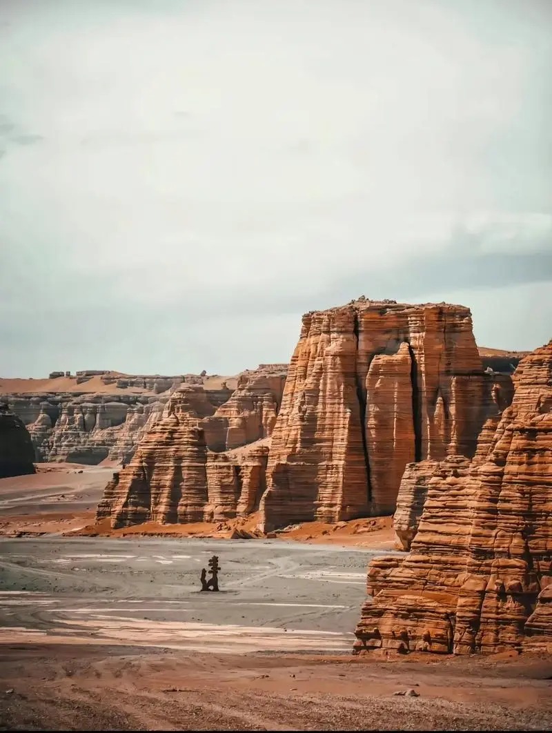 河西走廊：自然与历史的交织🌍_3_张_荒漠-河西走廊-来自52tours 我爱旅游网